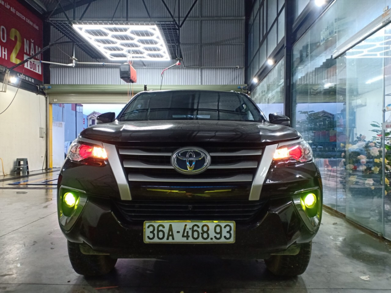 Độ đèn nâng cấp ánh sáng Bi led Xlight V30 Ultra cho xe Toyota Fortuner